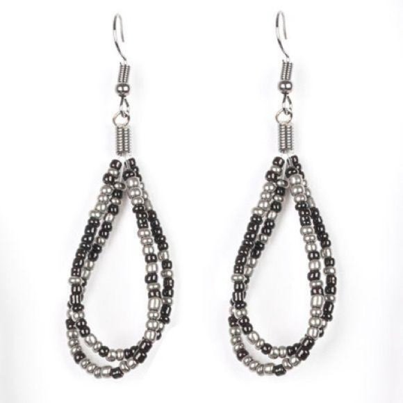 City Catwalk Black Seed Bead Necklace Earring Set - Picture 2 of 2